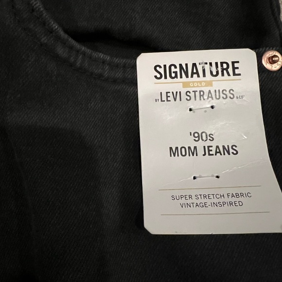 Signature by Levi Strauss Women's 90's Mom Jean Black Torn Distressed Size 4 W27 - Picture 4 of 7